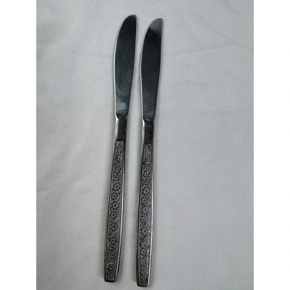 Vintage Stainless Korea Daisy Floral Pattern Serrated Dinner Knives Set of 2